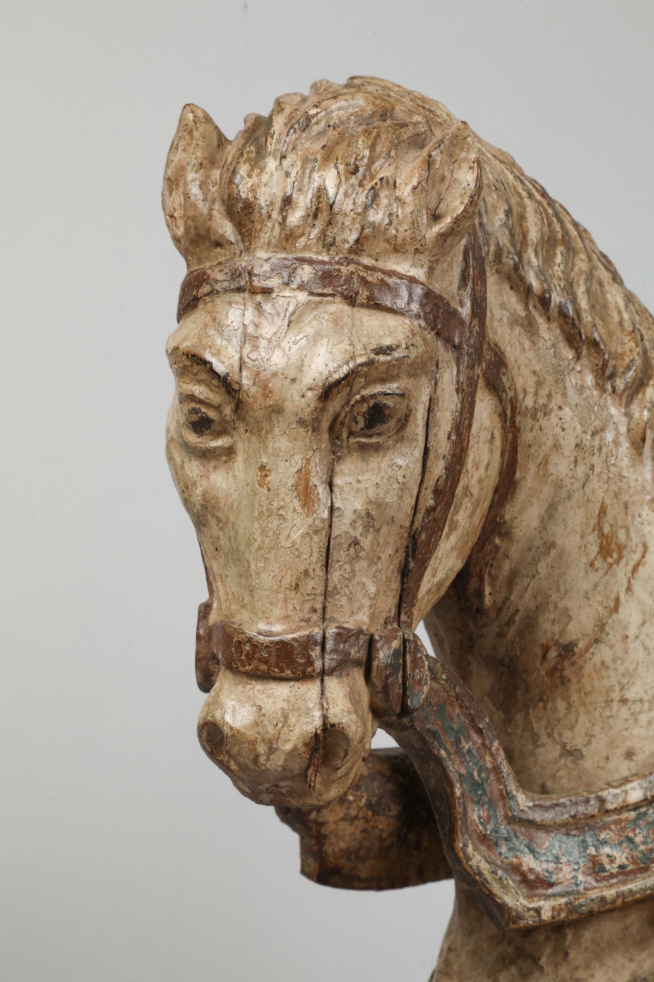 Saint Martin à cheval partageant son manteau avec le mendiant Bois polychrome Tyrol 16 eme siècle - Bild 7 aus 8
