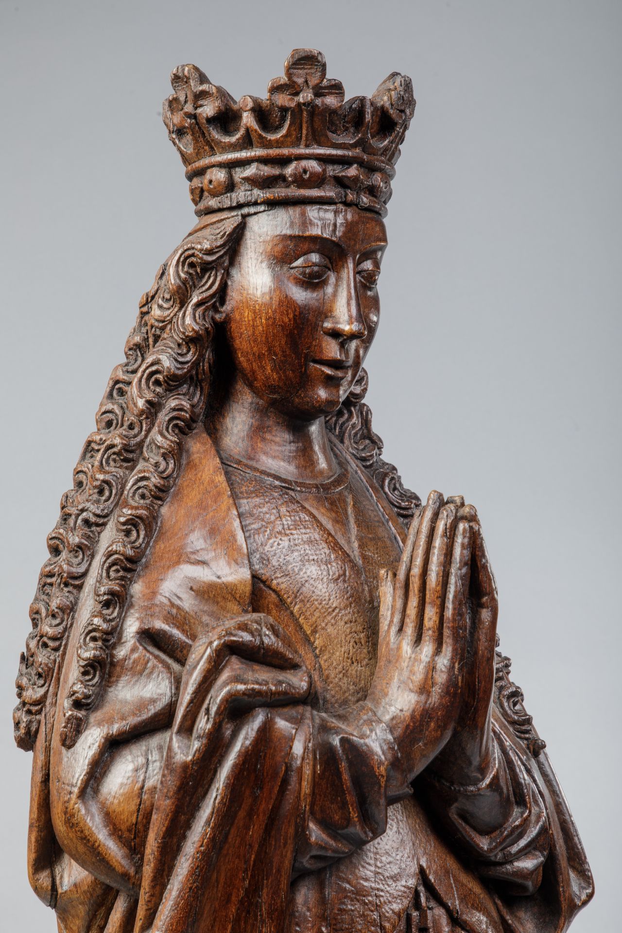 Sainte Marguerite d'Antioche représentée debout au-dessus d'un dragon , les mains jointes en - Image 2 of 15