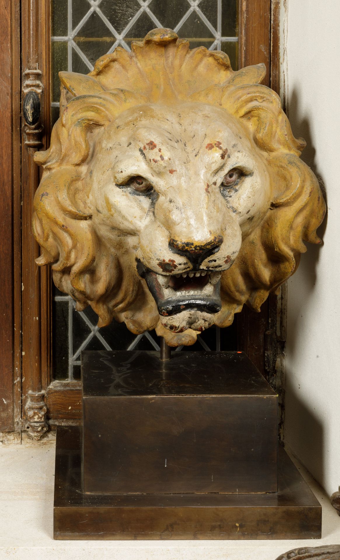 Deux têtes de lion Fonte de fer polychrome 17 eme siècle 70x50cm - Image 3 of 4
