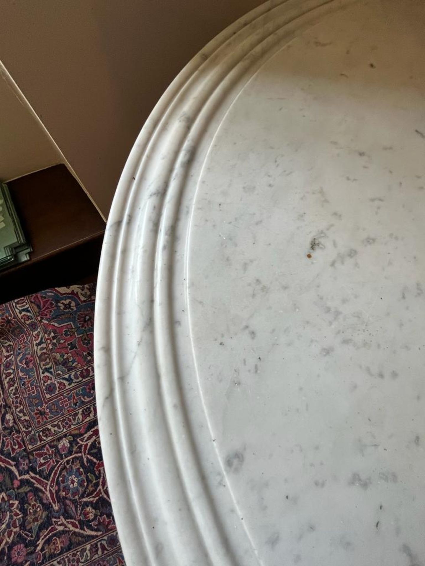 Table à plateau circulaire en marbre blanc et gris marbré orné d'une moulure sur le pourtour (100 cm - Bild 9 aus 11