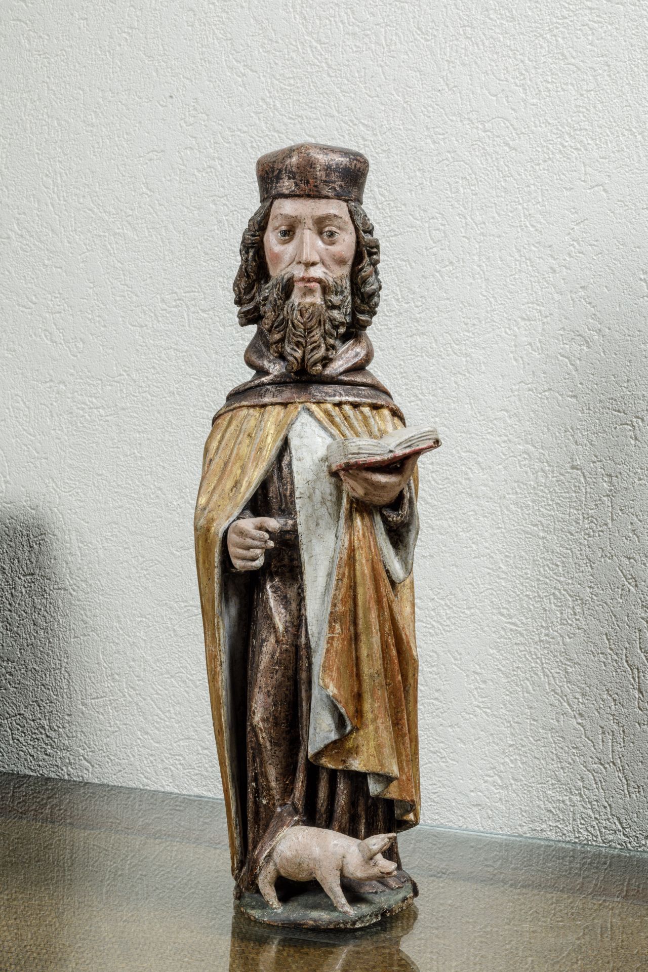 Saint Antoine barbu, aux longs cheveux bruns bouclés, portant un manteau doré sur une robe fluide - Bild 8 aus 9