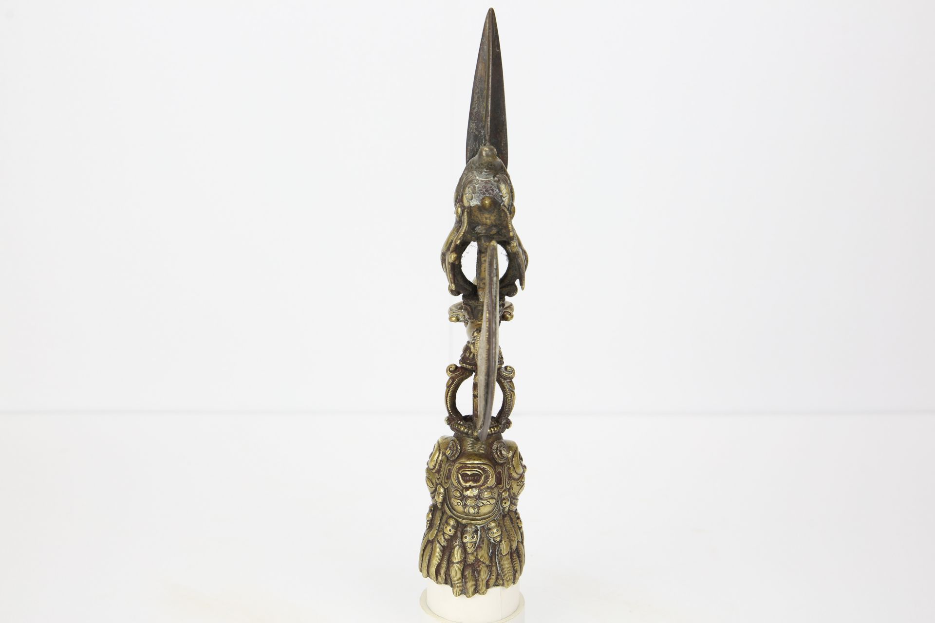 Dague rituelle " Phurba-Kartika " composée d'une dague Phur-Bu, en perpendiculaire d'une hachette - Bild 7 aus 7