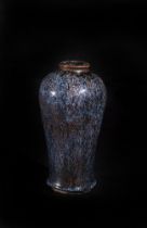 Vase meïping en épaisse porcelaine à glaçure flammée dans les tons bleu et brun Chine Dynastie