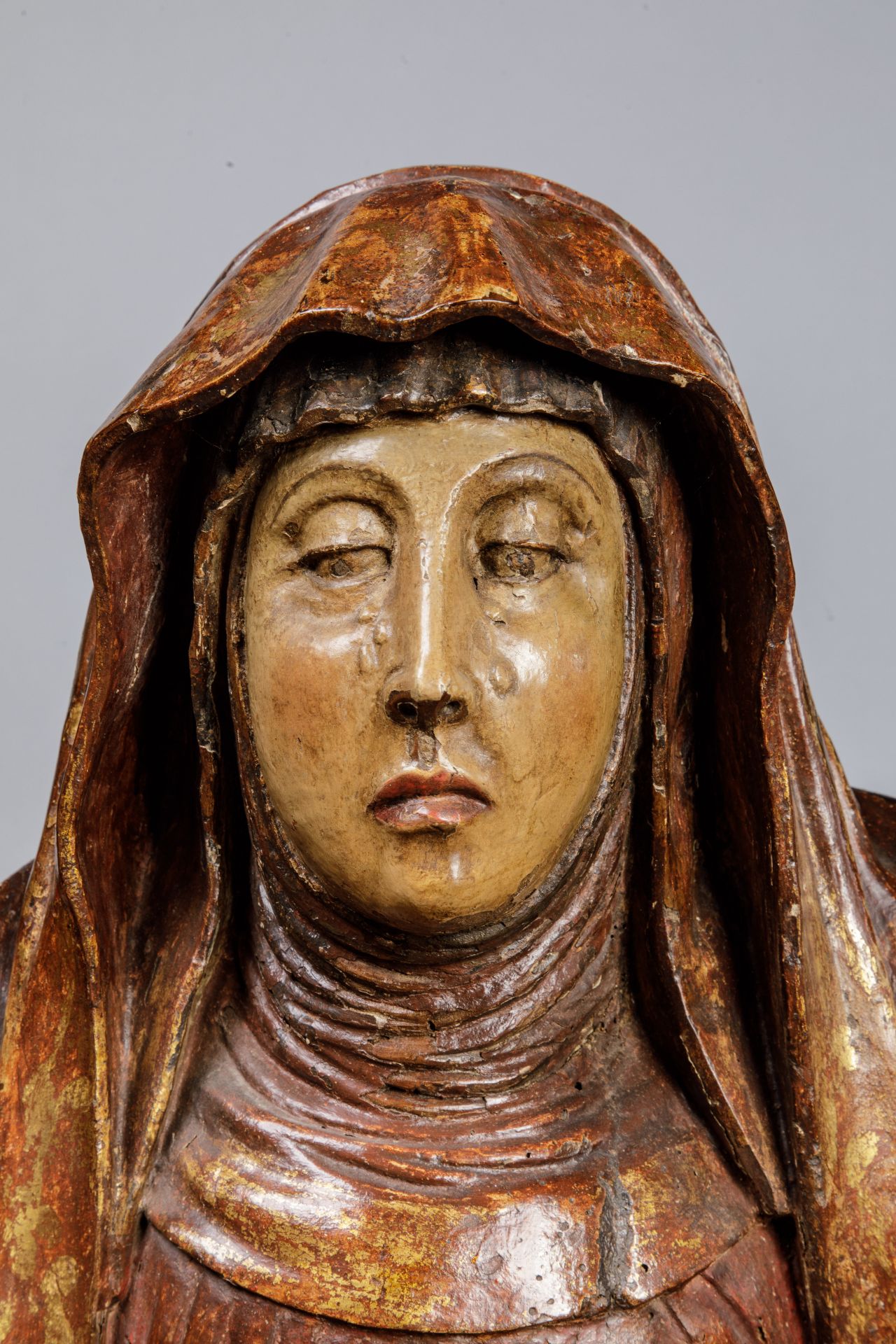 Vierge de pitié Bois de noyer polychromé et partiellement doré Début 16 eme siècle 84 x72x30cm - Image 4 of 9