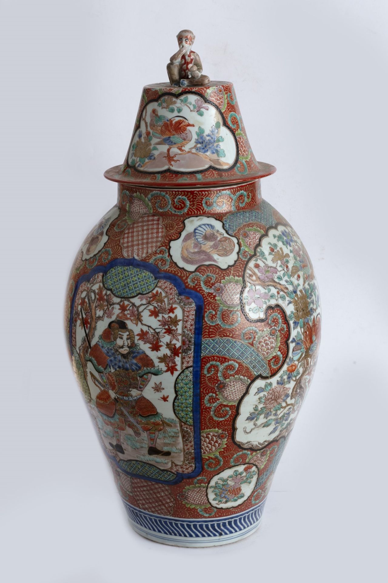 Large porcelain vase with cover, Japan, 19th century
