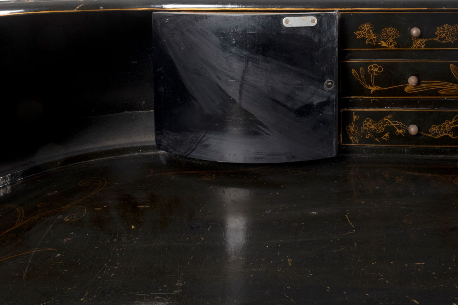 Carlton House desk in black lacquered wood decorated with Chinoserie, early 20th century - Image 4 of 6