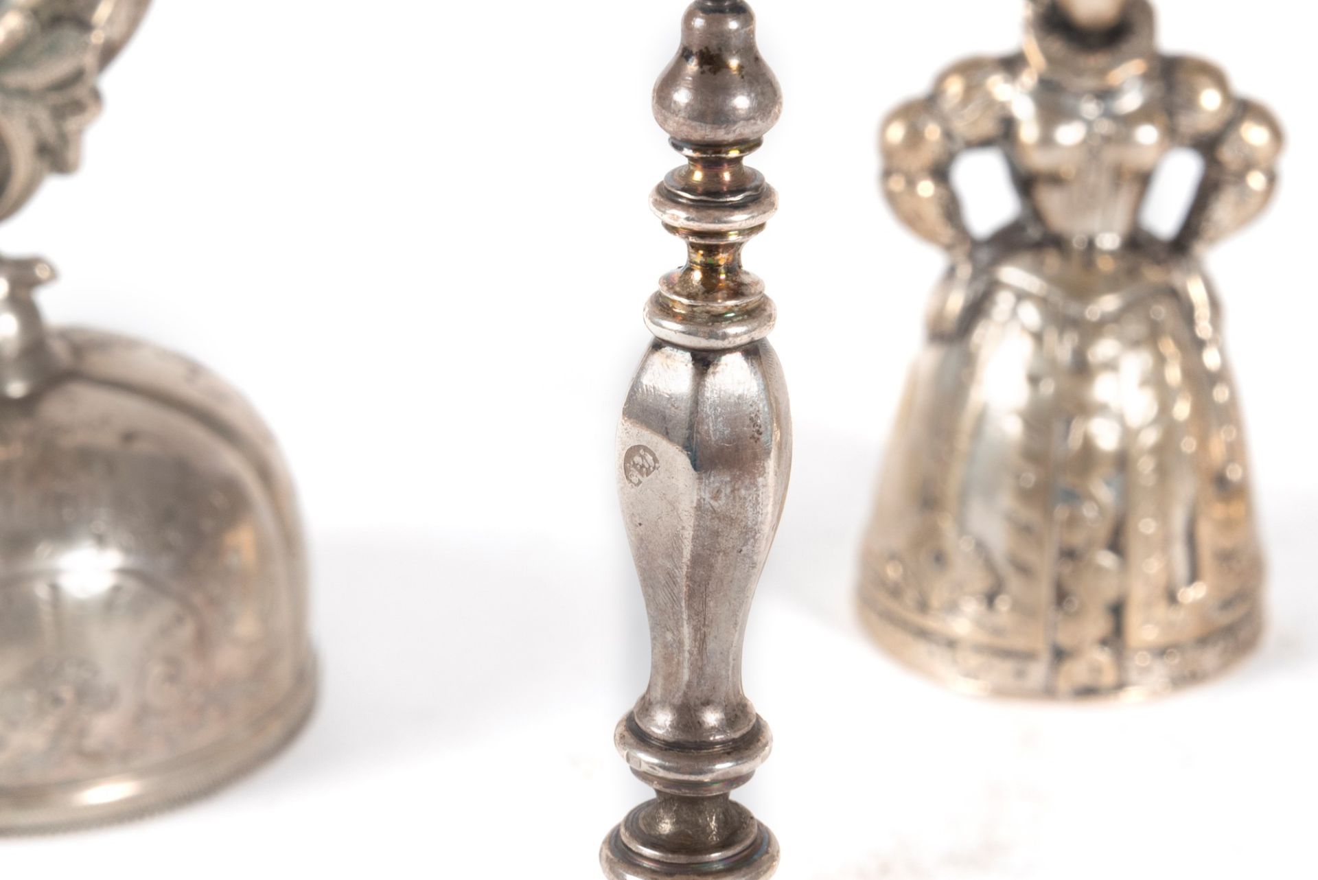 Lot consisting of six silver bells, 19th-20th centuries - Bild 2 aus 4