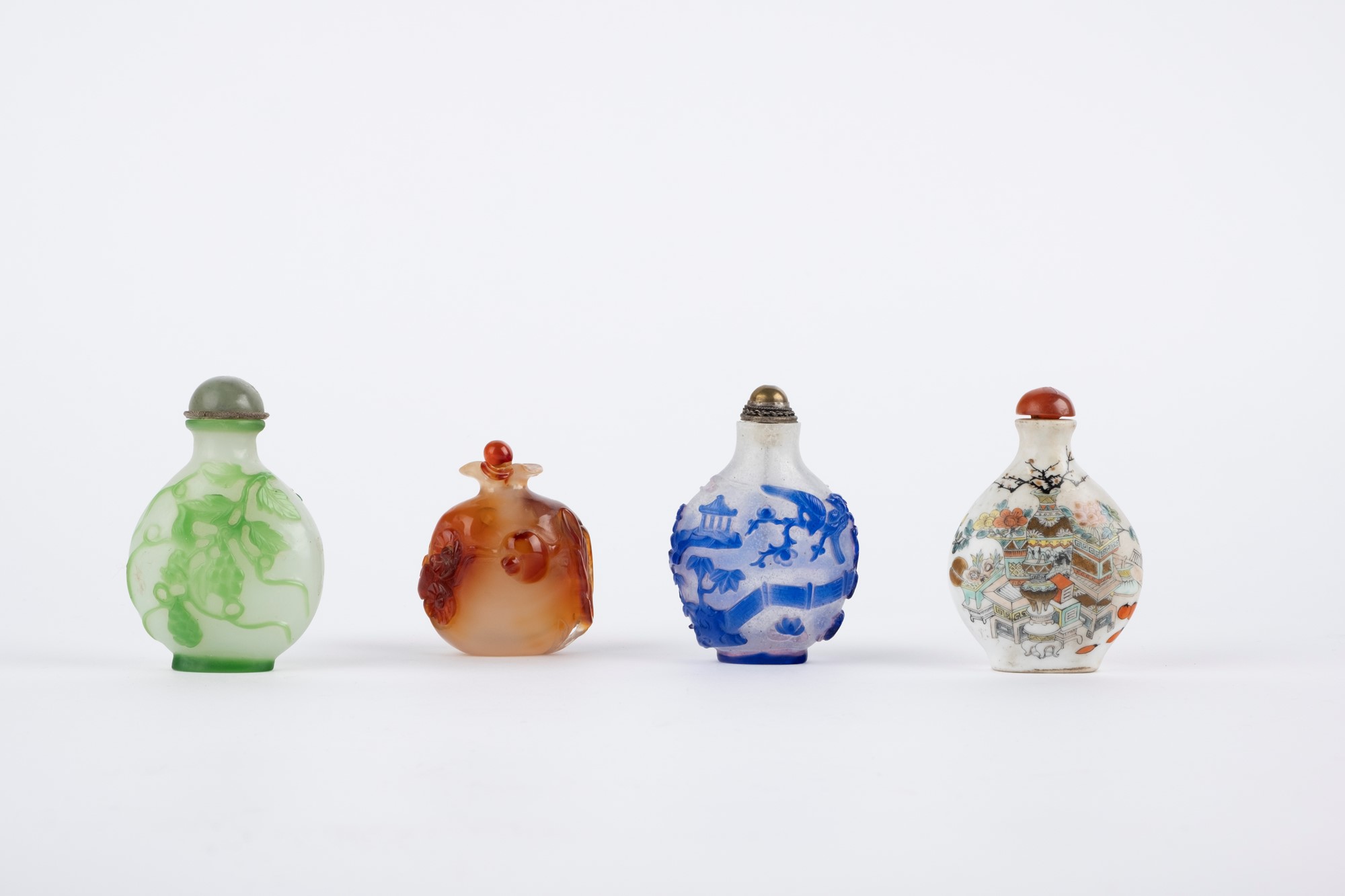 Lot of four snuff bottles. China, 19th/20th c.