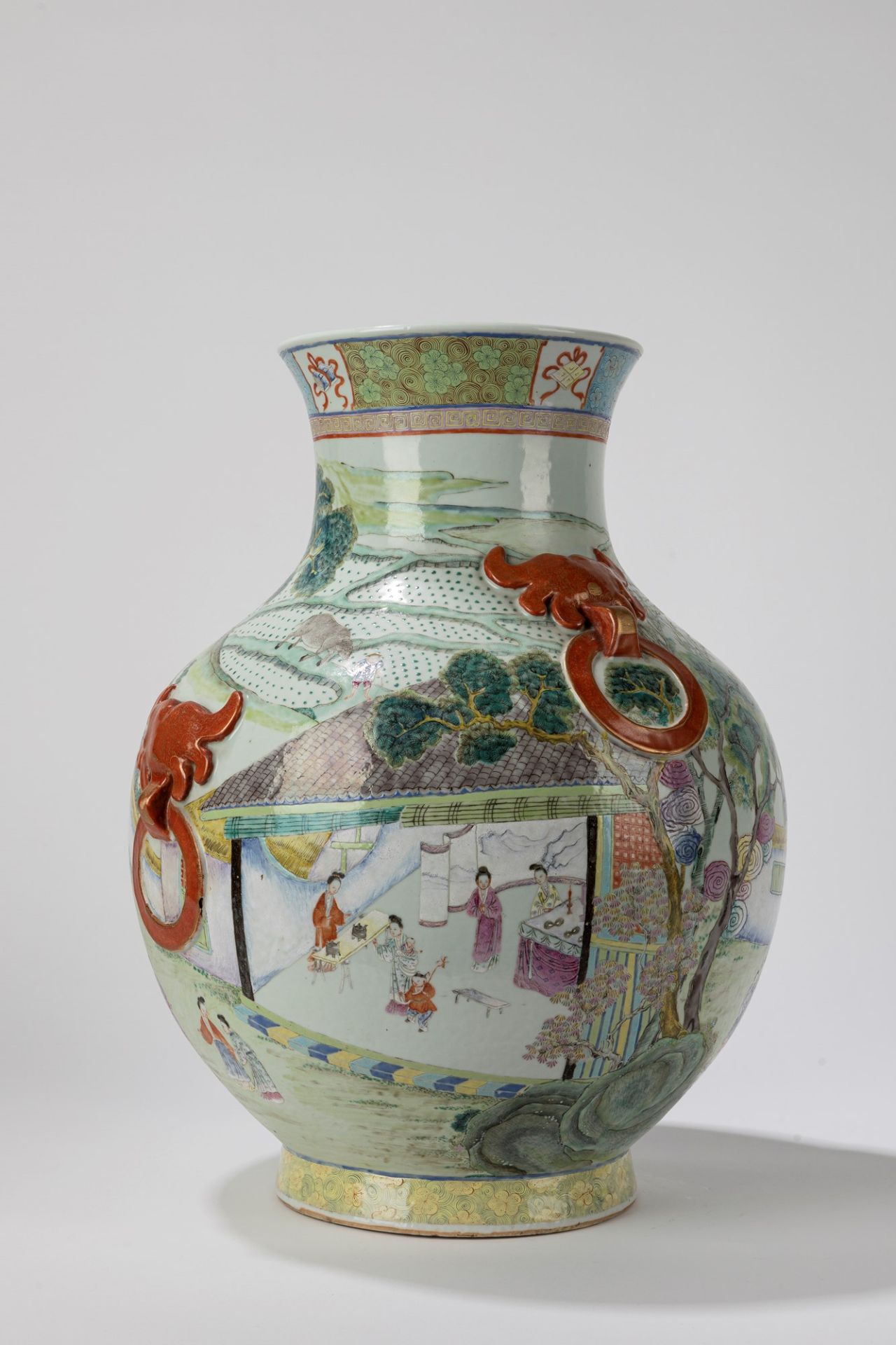 A large Famille Rose vase. China, Guangxu period/Republic Period