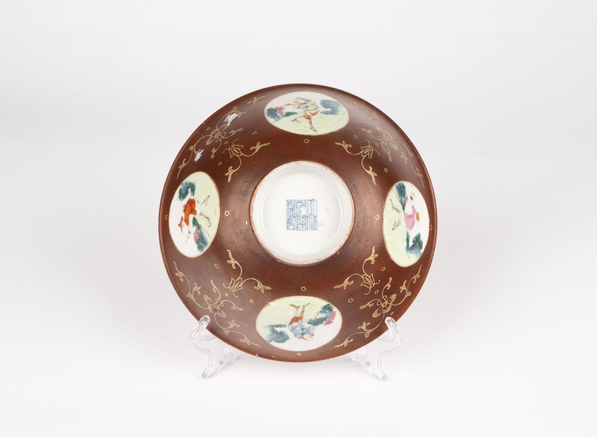 A brown ground bowl. China, 18th c. - Bild 2 aus 3