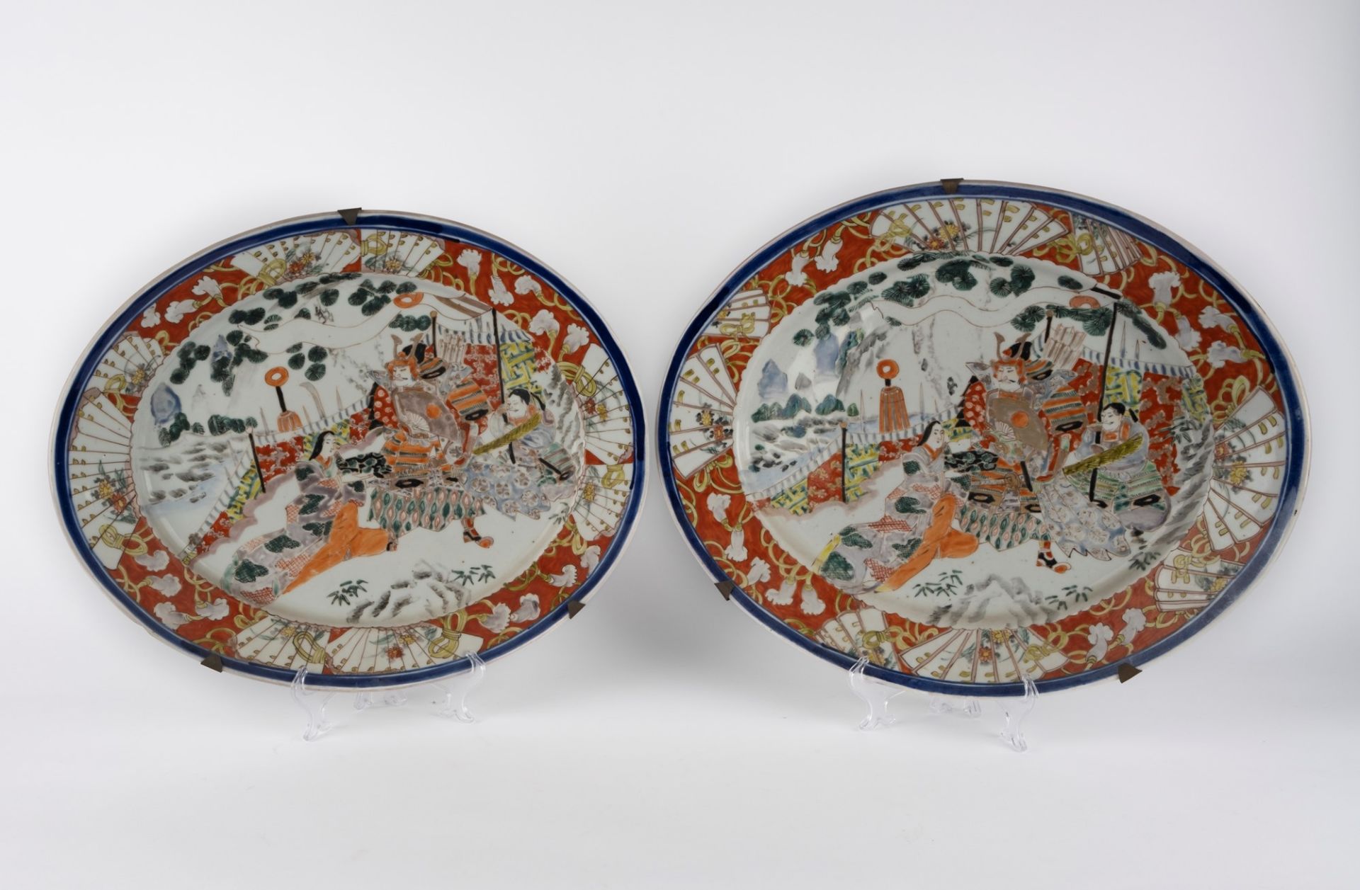 A pair of large porcelain trays. Japan, 19th c.