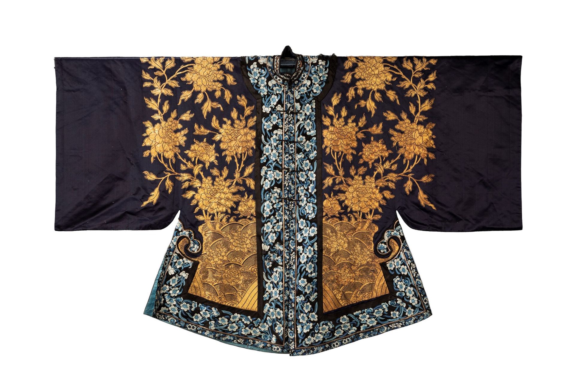 A fine Qing short robe. China, late 19th c.