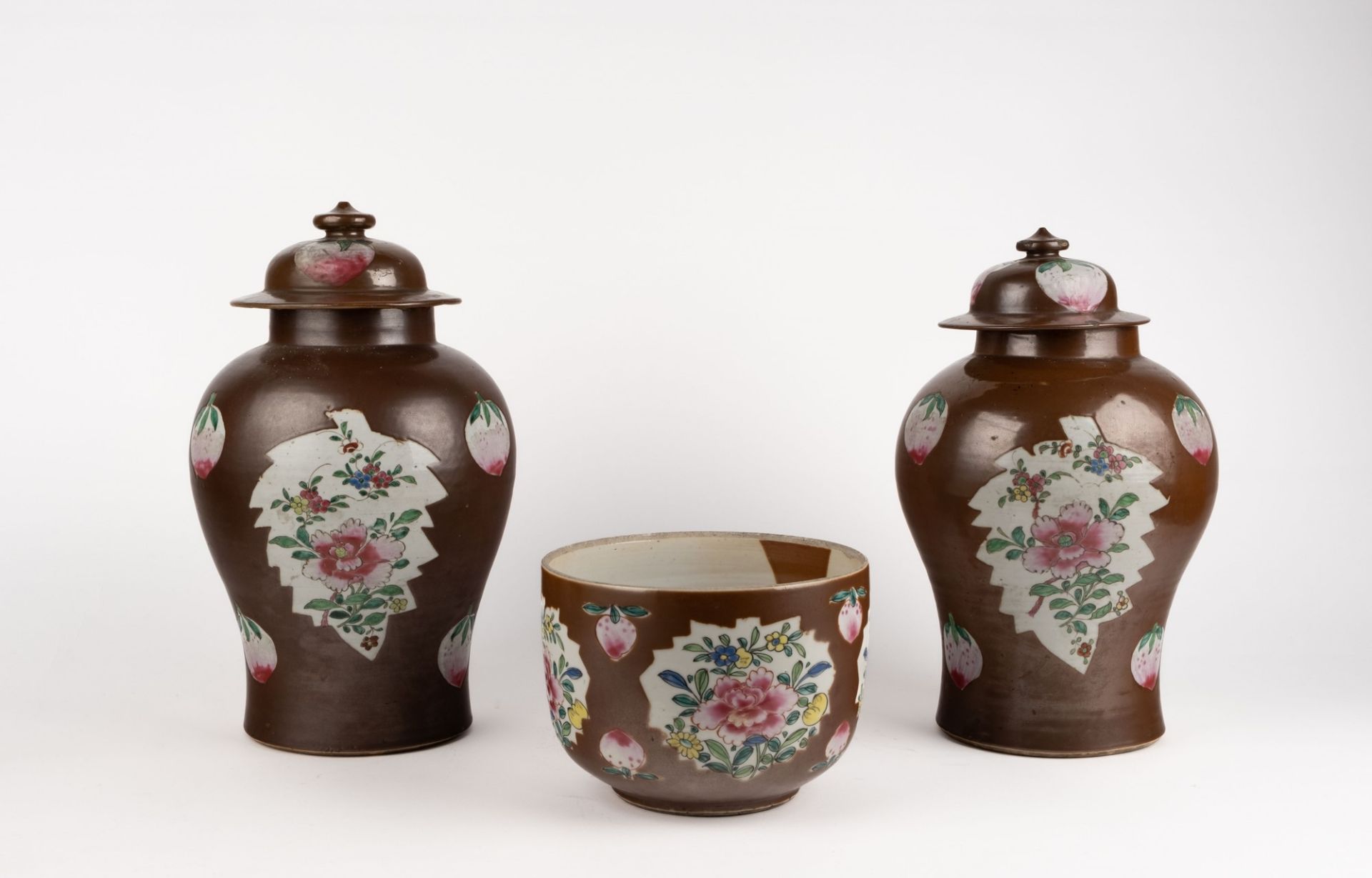 Two vases with cover "Cafè au lait" and a bowl. China, 19th c.