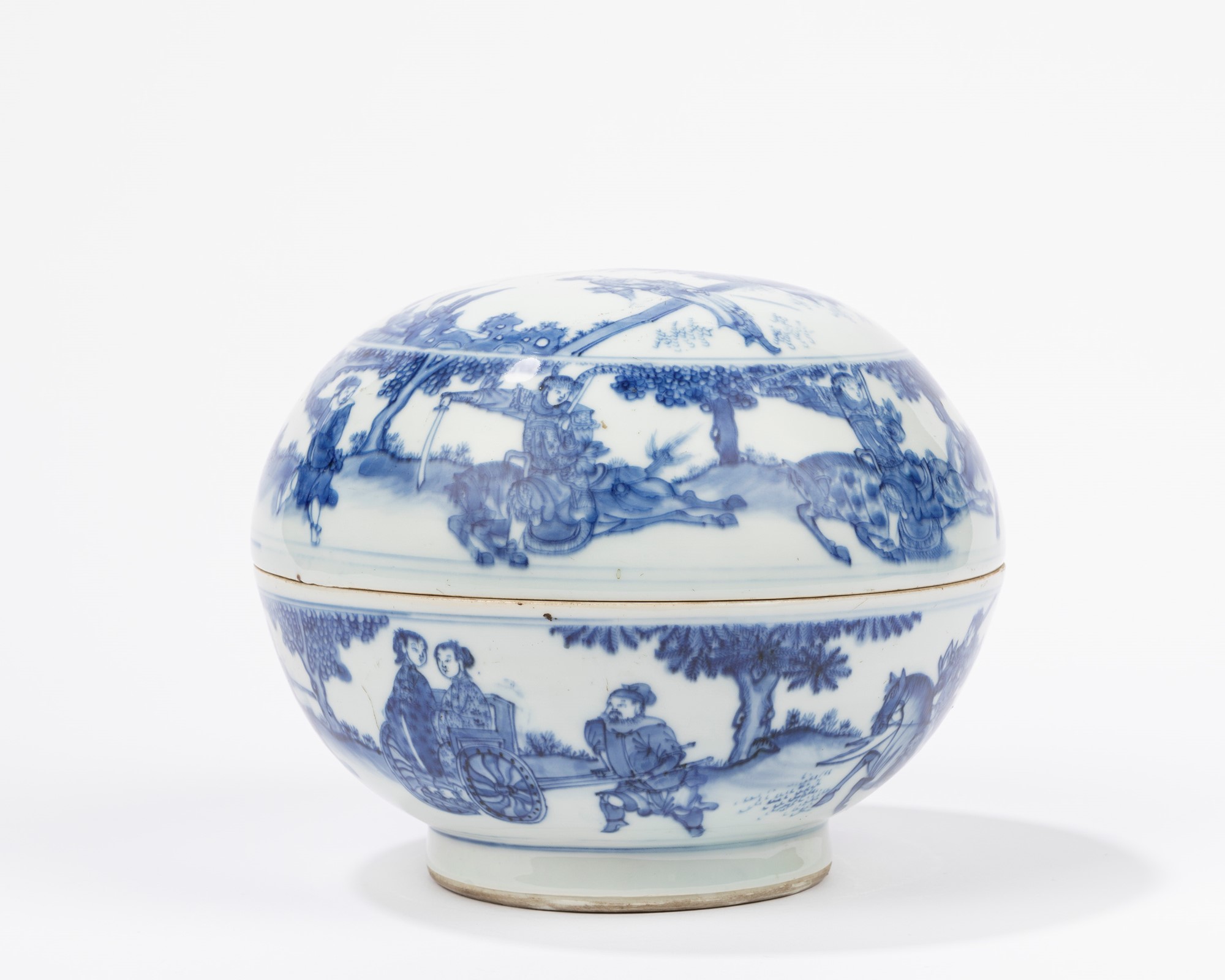 A blue and white porcelain box. China, Chongzhen Period (1627-1644) - Image 4 of 7