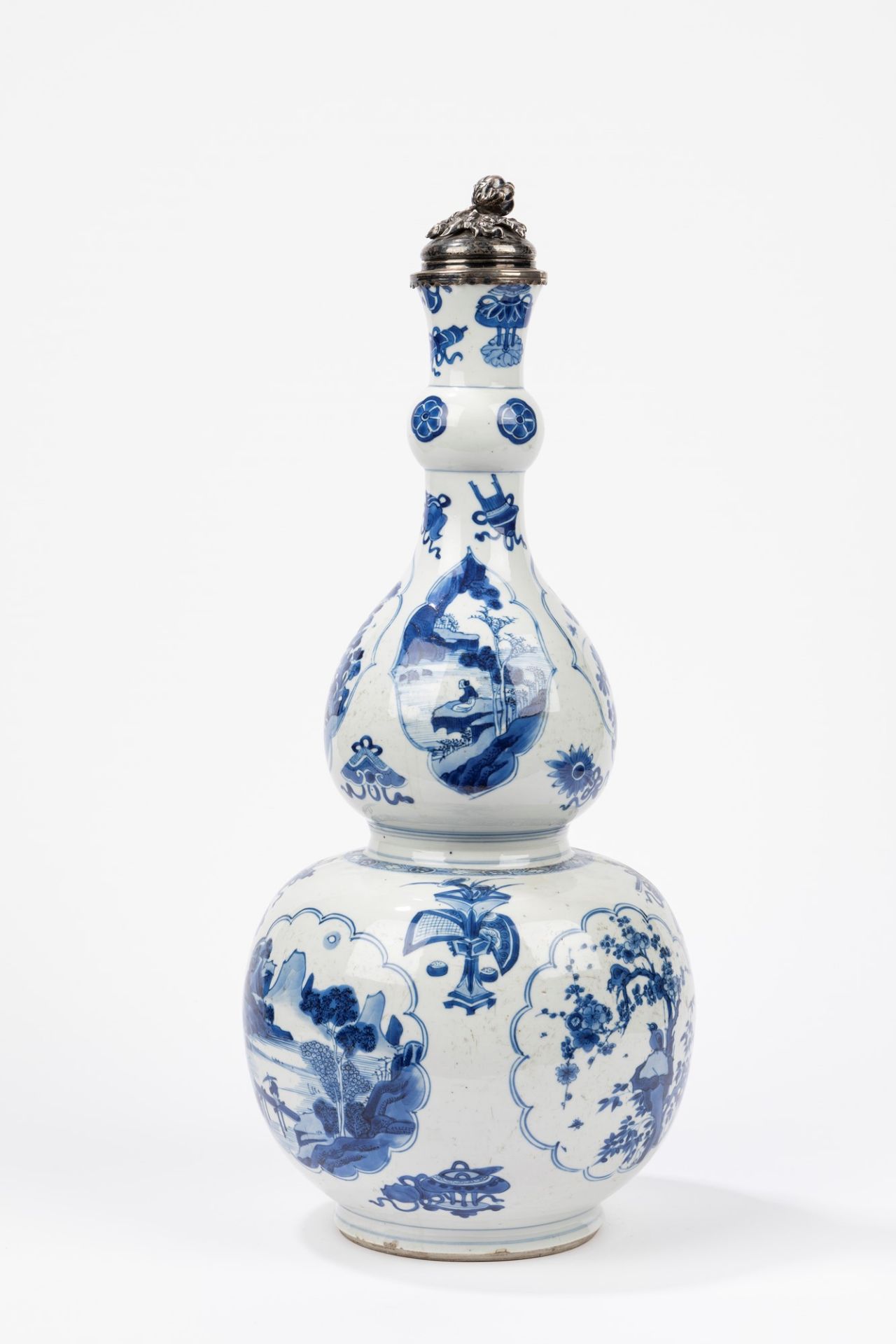 A blue and white double gourd vase. China, Kangxi Period (1661-1722) - Bild 2 aus 3