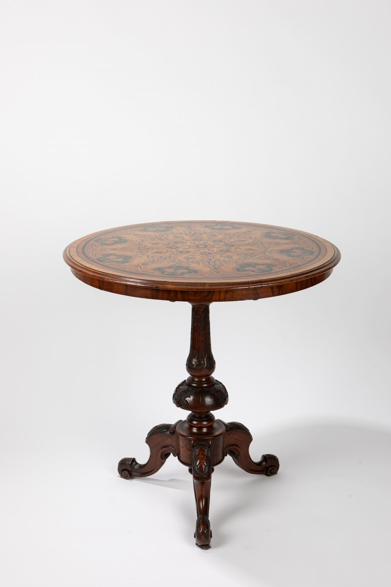 Round coffee table. England late 19th/early 20th century