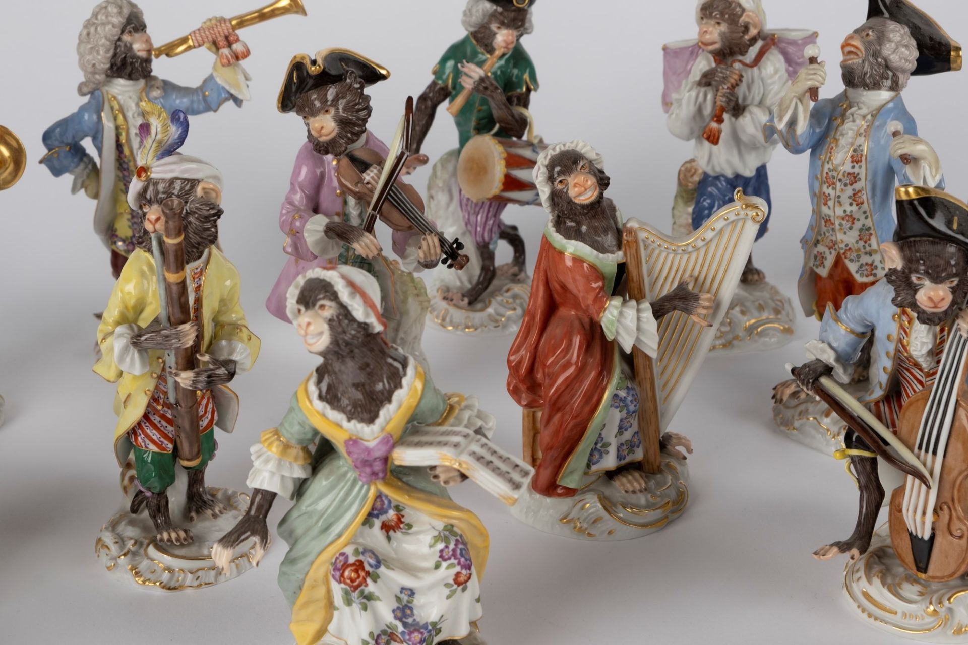 "The Monkey Orchestra". Meissen porcelain, 20th c. - Image 5 of 5