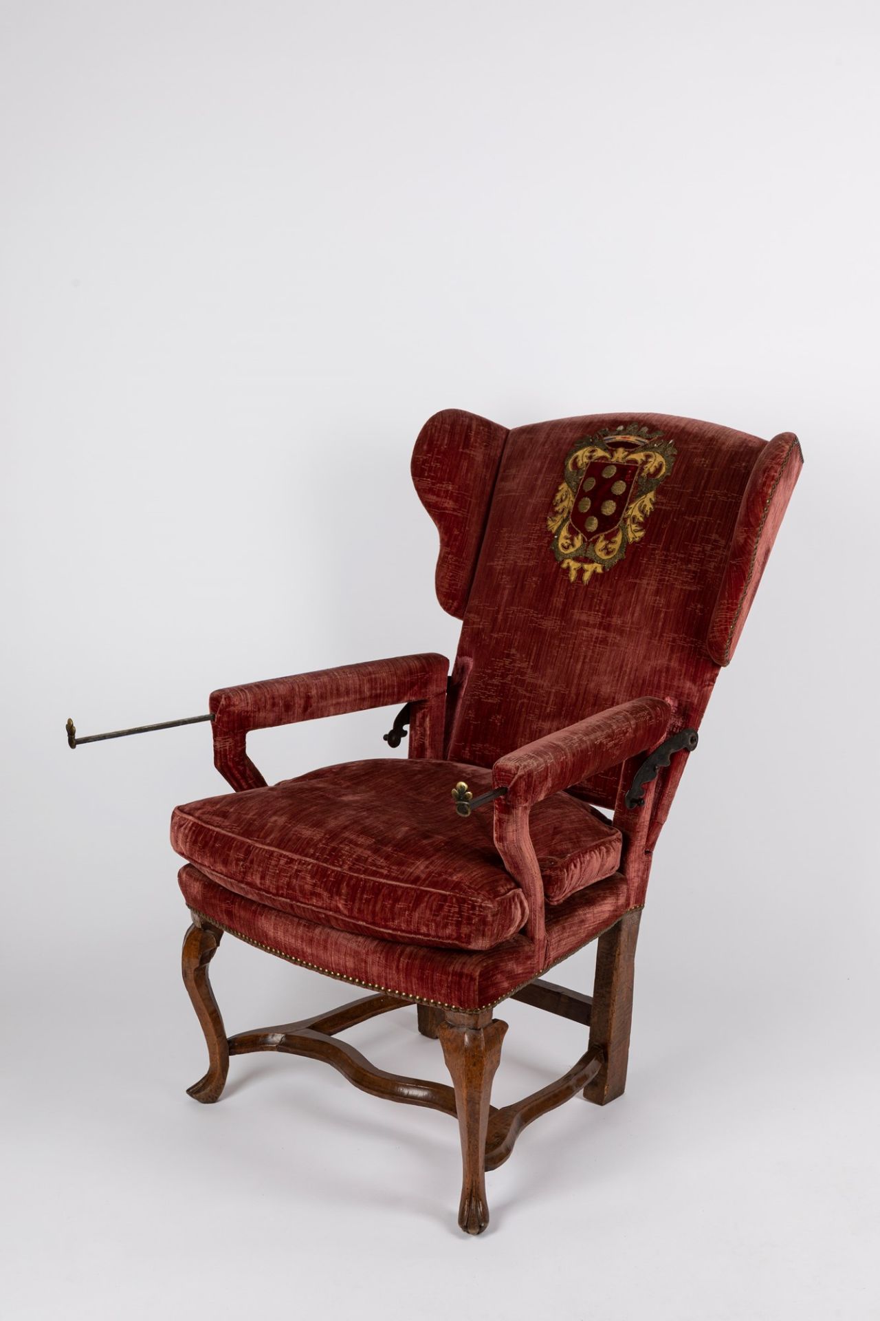 A walnut reclining armchair, Veneto, 18th c. - Image 2 of 2