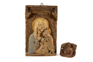 Lot composed of two ancient wooden sculptures: Madonna with Child and Christ (fragment)