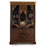 Display cabinet in carved and lacquered wood