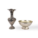 Lot made of a silver vase and centrepiece, 20th century