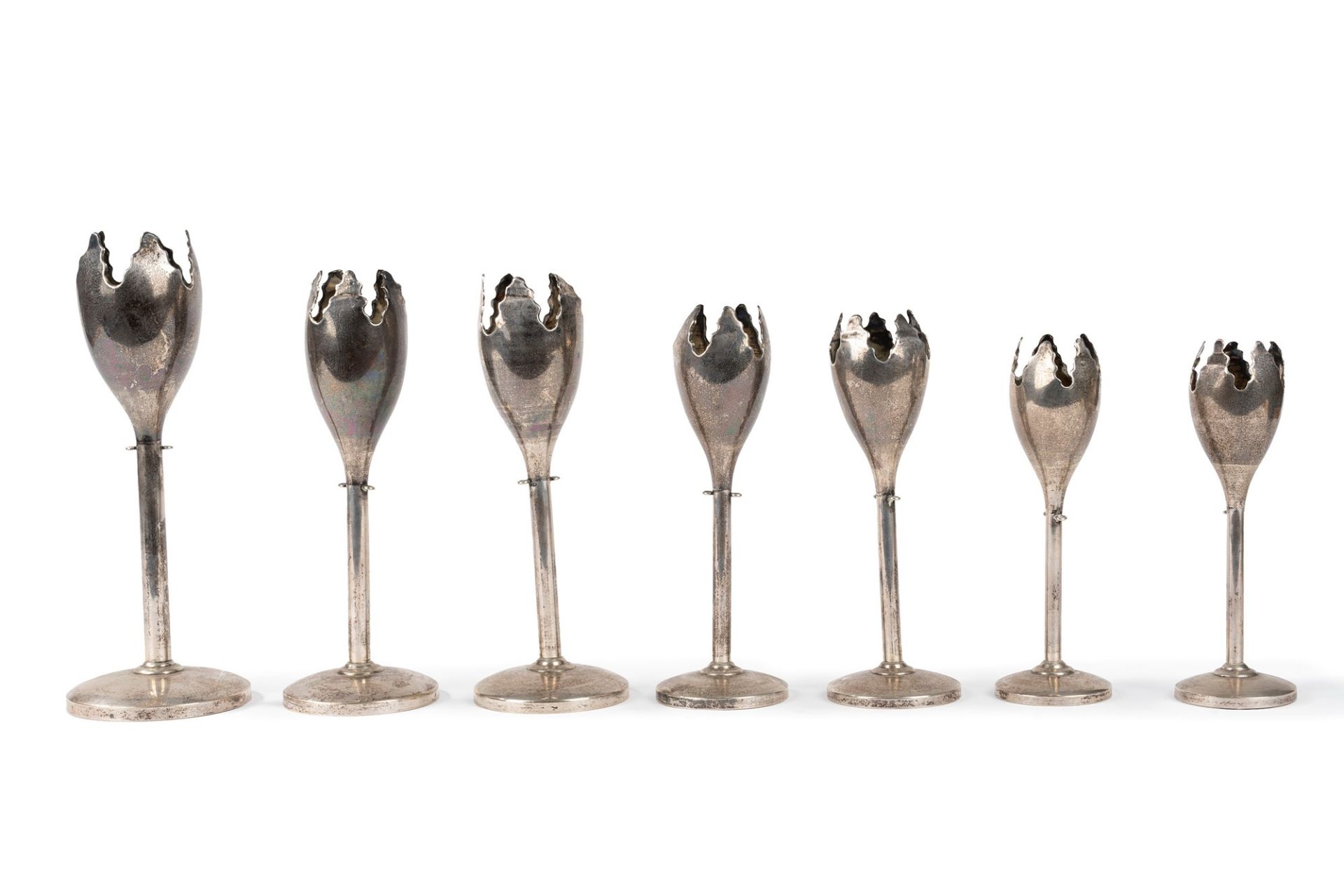 Lot made of seven silver glasses ending in the shape of a flower, 20th century