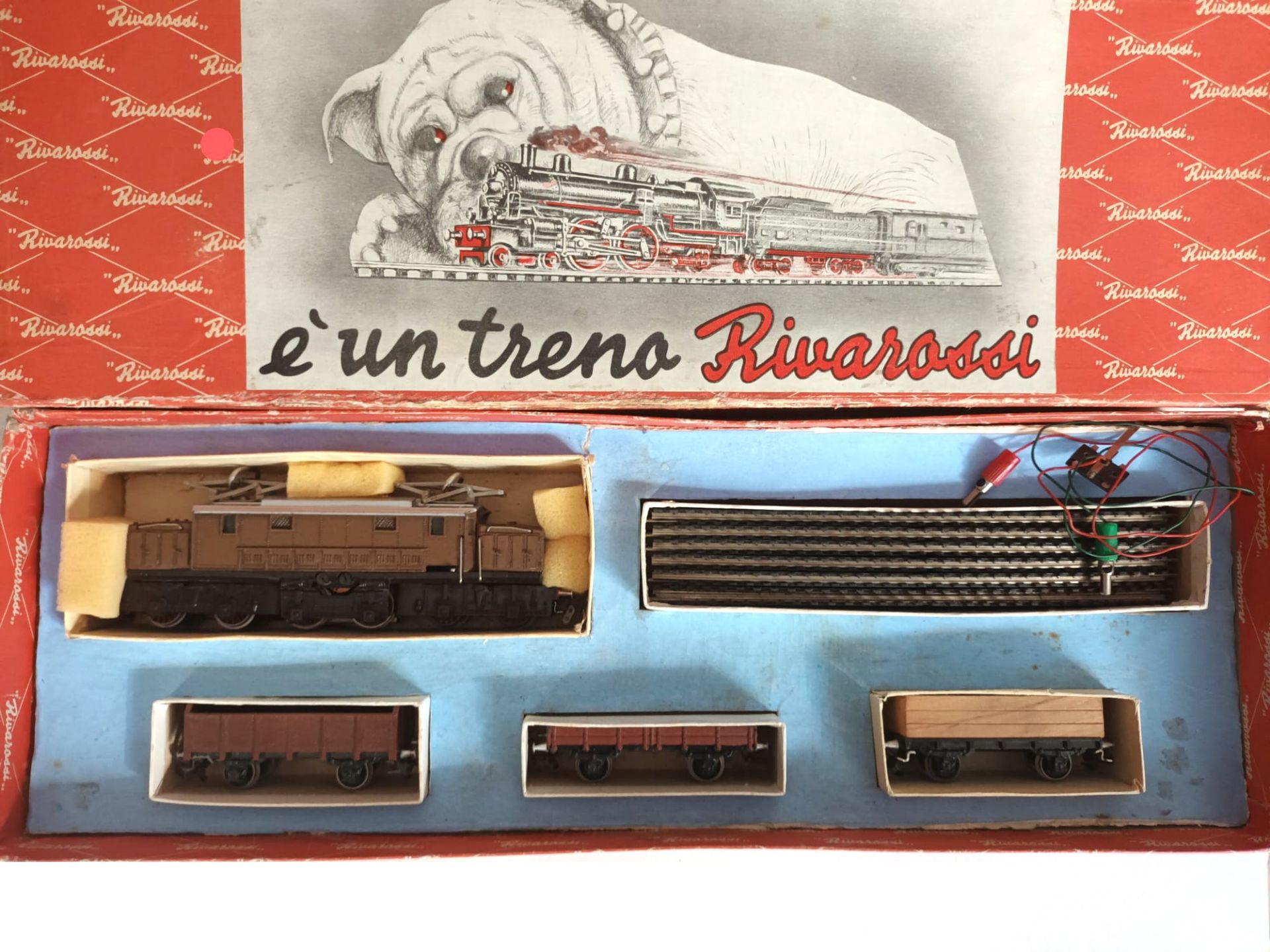 Rivarossi - Freight train with E626 locomotive and 12 RC80 curved tracks, early 50's