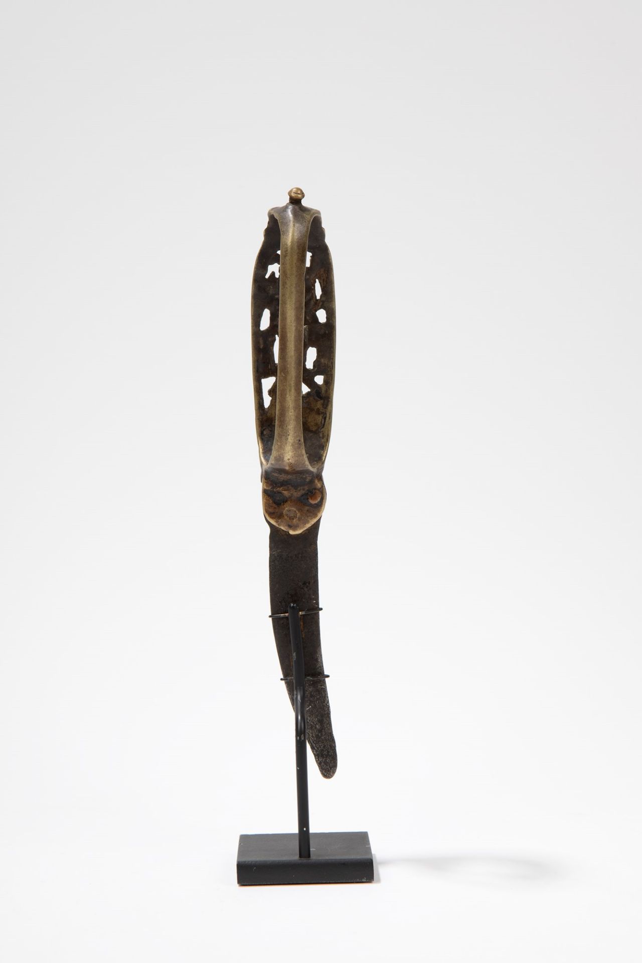 A RITUAL TOOL WITH VIRABHADRA, India, Karnataka, 17th century - Bild 2 aus 2