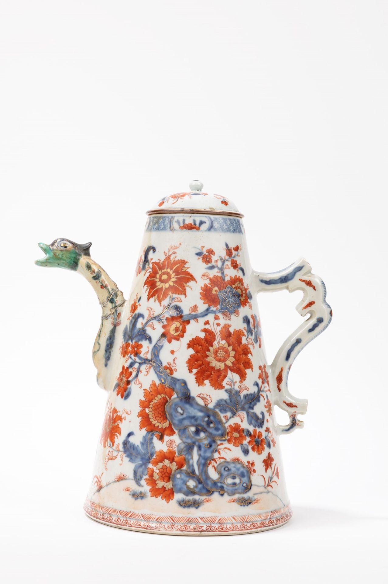 A LARGE IMARI PORCELAIN TEAPOT, hina, Qing dynasty, 18th century