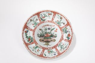 A LARGE FAMILLE VERTE PORCELAIN PLATE, China, Kangxi period (1661-1722)