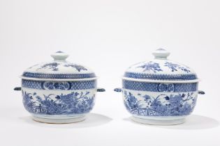 A PAIR OF BLUE AND WHITE PORCELAIN TUREEN, China, late 18th / early 19th century