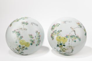 A PAIR OF QIANJIANGCAI PORCELAIN COVERS SIGNED BY XU DASHENG, China, late 18th / early 19th century