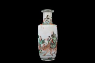 A RARE FAMILLE VERTE PORCELAIN ROULEAU VASE, China, Kangxi period (1661-1722)