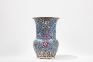 A FAMILLE ROSE PORCELAIN VASE, China, late 19th century / early 20th century