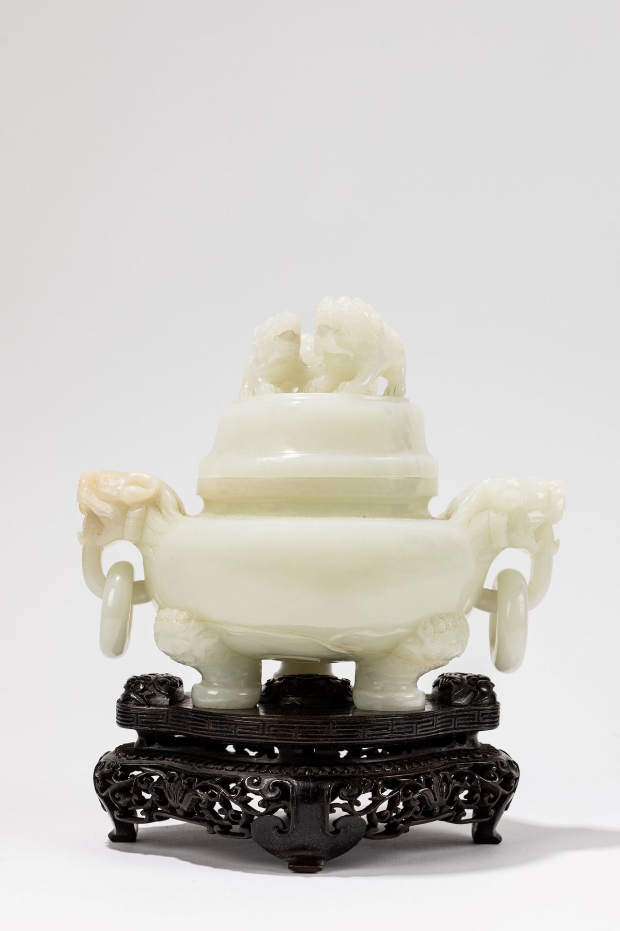 A FINE WHITE TRIP POD CENSER AND COVER, China, Qing dynasty, 19th century - Image 10 of 10