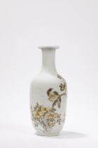 A PORCELAIN VASE, China, Republic Period (1912-1949)