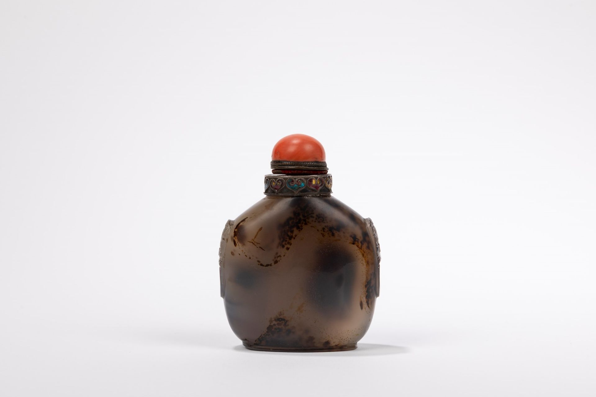 AN AGATE SNUFF BOTTLE, China, Qing dynasty, 19th century