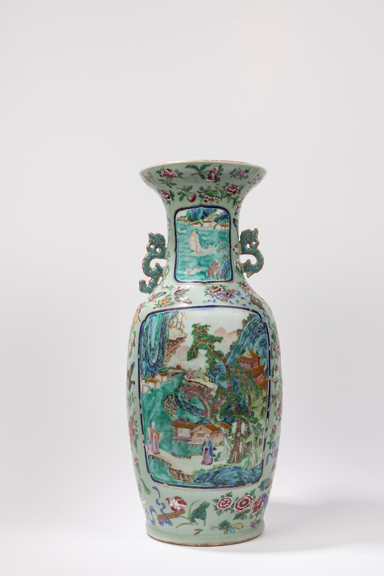 A FAMILLE ROSE PORCELAIN VASE, China, Qing dynasty, 19th century