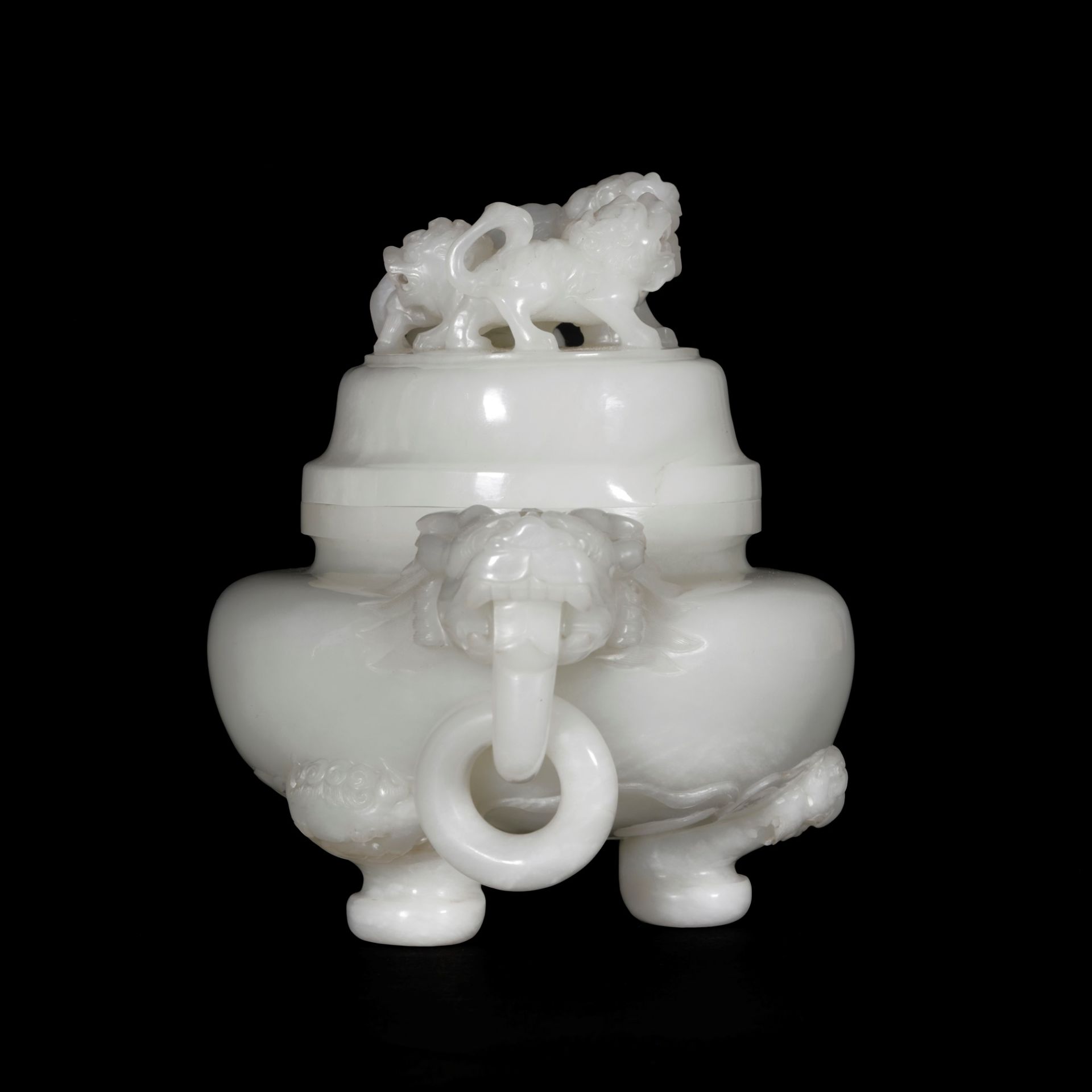 A FINE WHITE TRIP POD CENSER AND COVER, China, Qing dynasty, 19th century - Image 3 of 10