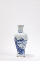 A BLUE AND WHITE PORCELAIN VASE, China, Kangxi period (1661-1722)