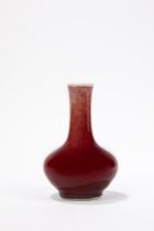 A SMALL PORCELAIN VASE, China, 19th / 20th century