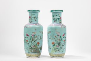 A PAIR OF ROULEAU PORCELAIN VASES, China, early 20th century