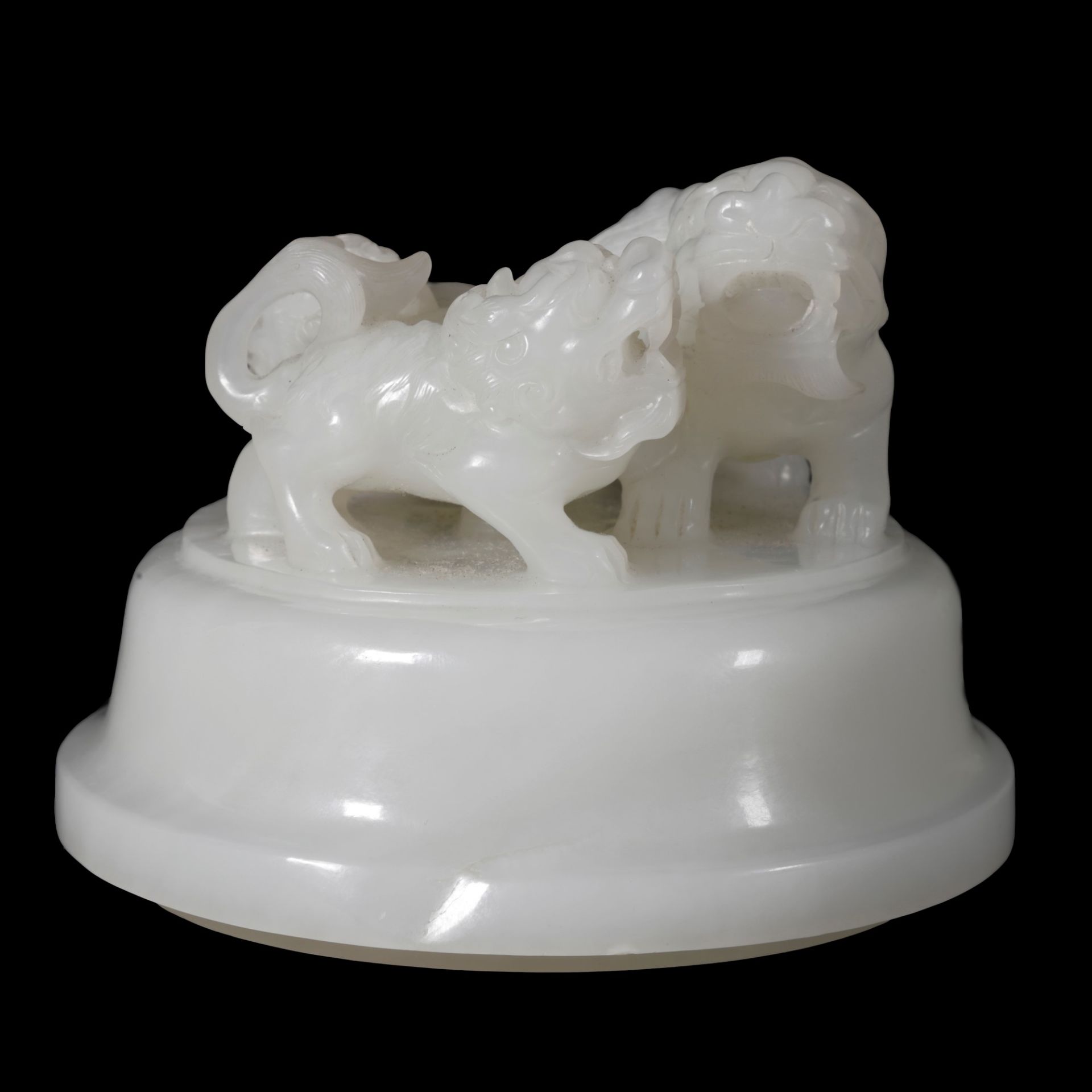 A FINE WHITE TRIP POD CENSER AND COVER, China, Qing dynasty, 19th century - Image 6 of 10