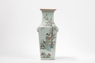 A PORCELAIN VASE, China, Republic Period (1912-1949)