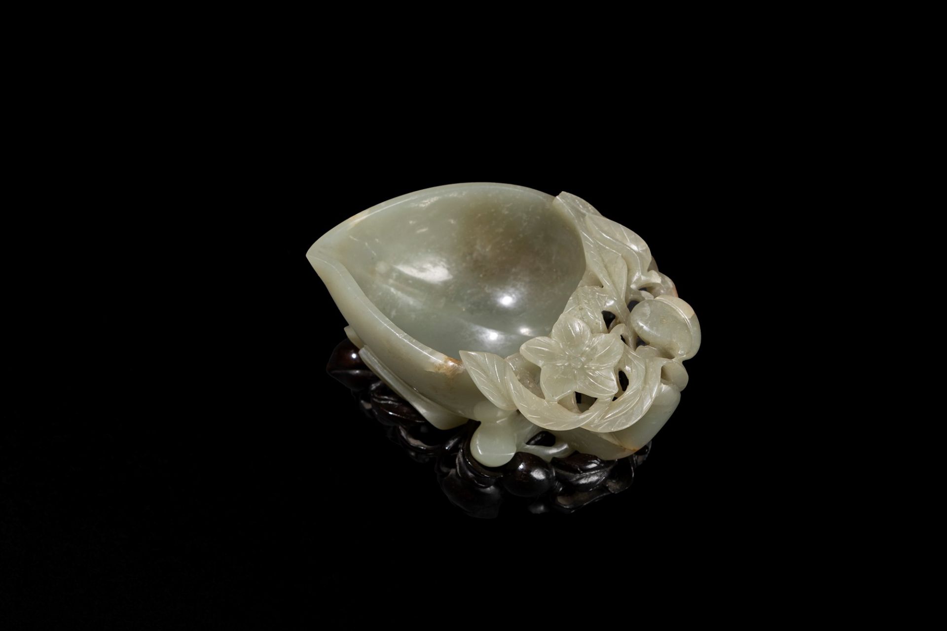 A FINE CELADON JADE PEACH FORM POURING VESSEL, China, Ming Dynasty, 17th century