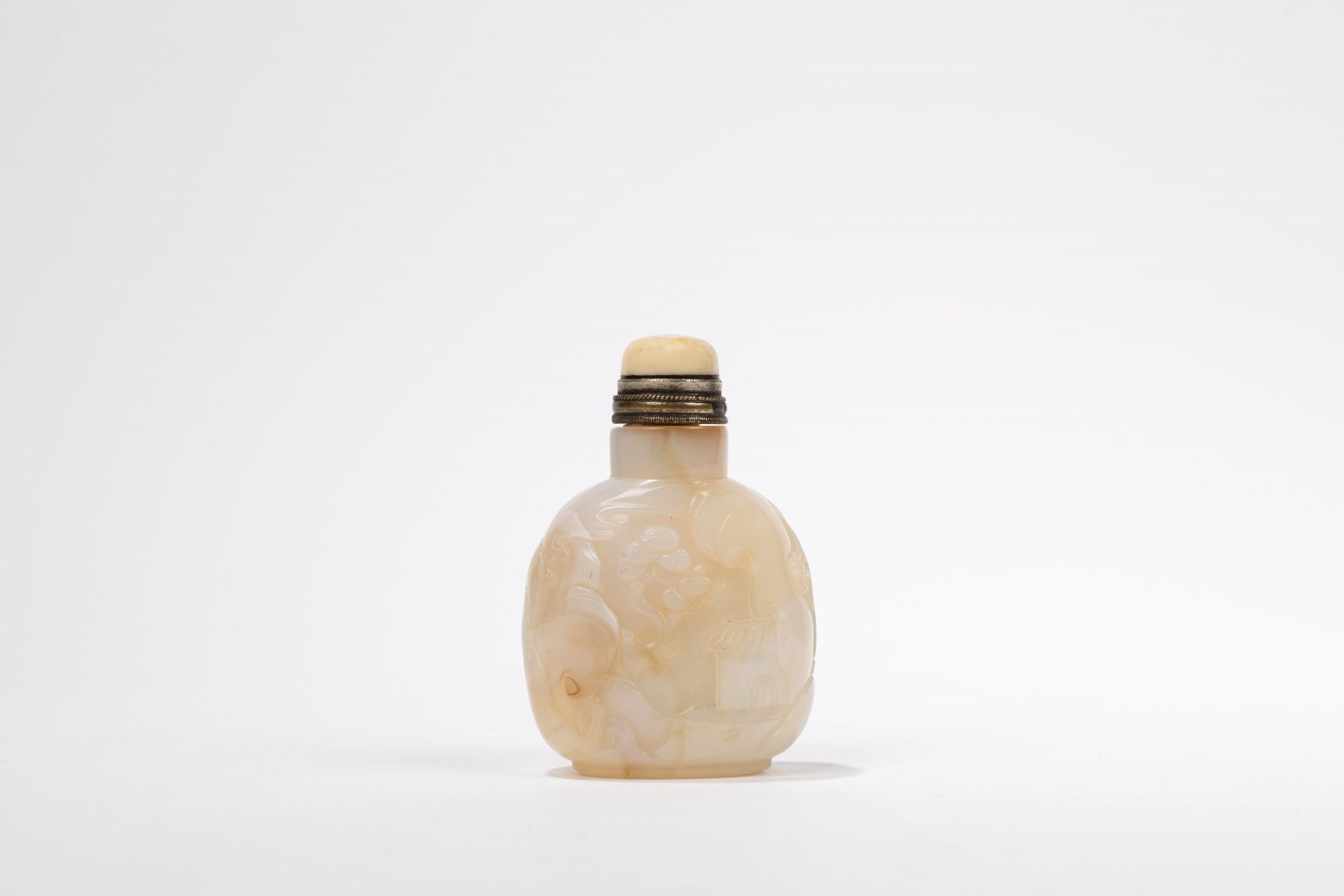 A ROCK CRYSTAL SNUFF BOTTLE, China, Qing dynasty, 19th century