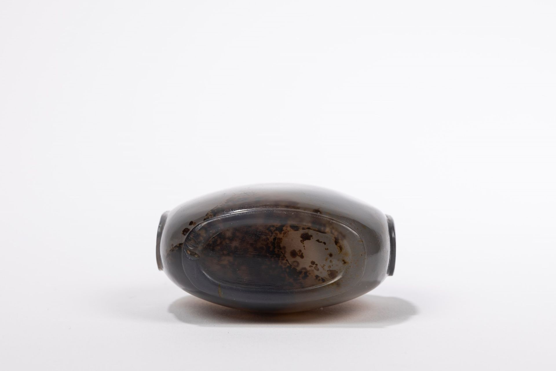 AN AGATE SNUFF BOTTLE, China, Qing dynasty, 19th century - Image 2 of 2