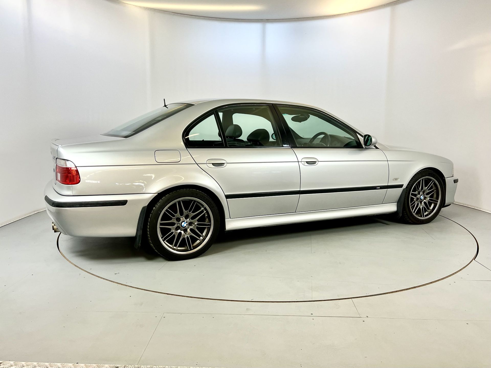 BMW M5 - Image 10 of 36
