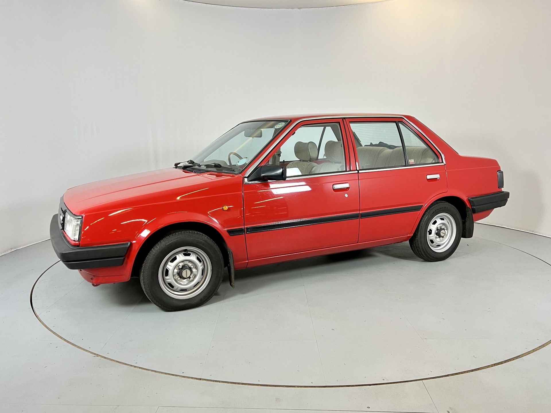 Nissan Sunny - Image 4 of 35