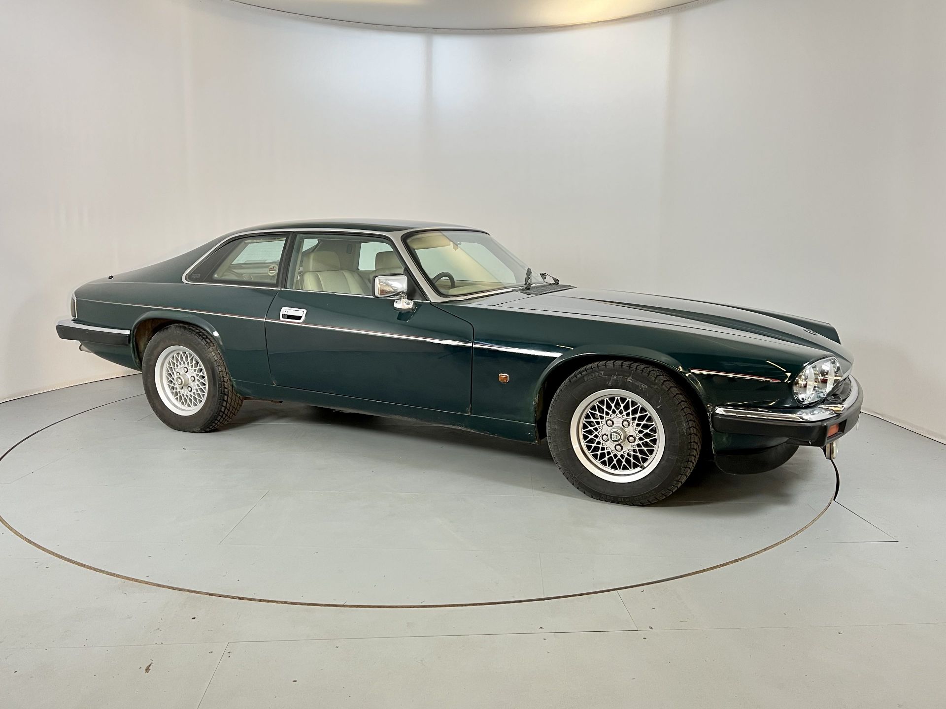 Jaguar XJS V12 - Image 12 of 29